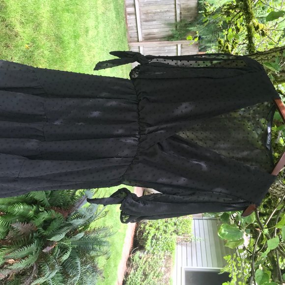 Mesh Cut-Out Shoulder Dress - Picture 4 of 6